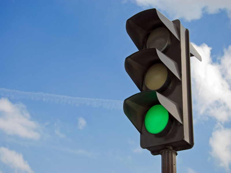 
注意!这三种情况“闯绿灯”也违法,连老司机都容易中招!