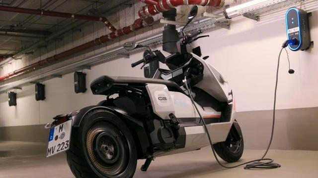 宝马款续航130公里的电动摩托车，科幻的设计，像“未来战士”